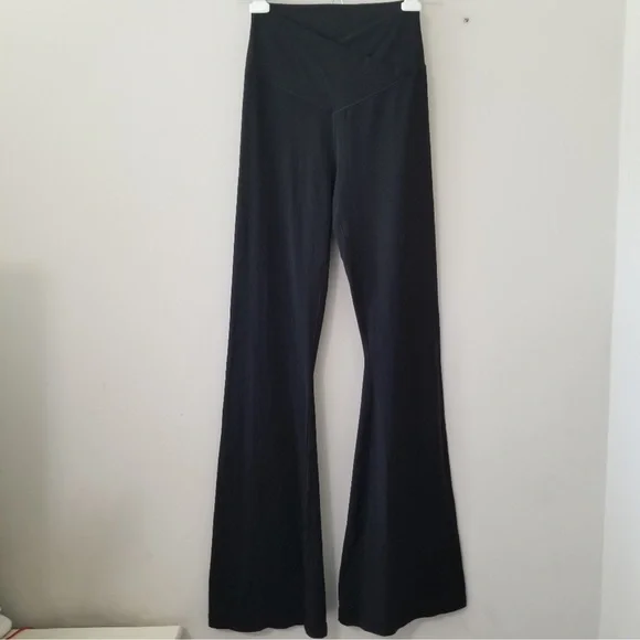 Aerie Offline Real Me High Waisted 
Crossover Super Flare Leggings Pants 
Size M - Picture 2 of 11
